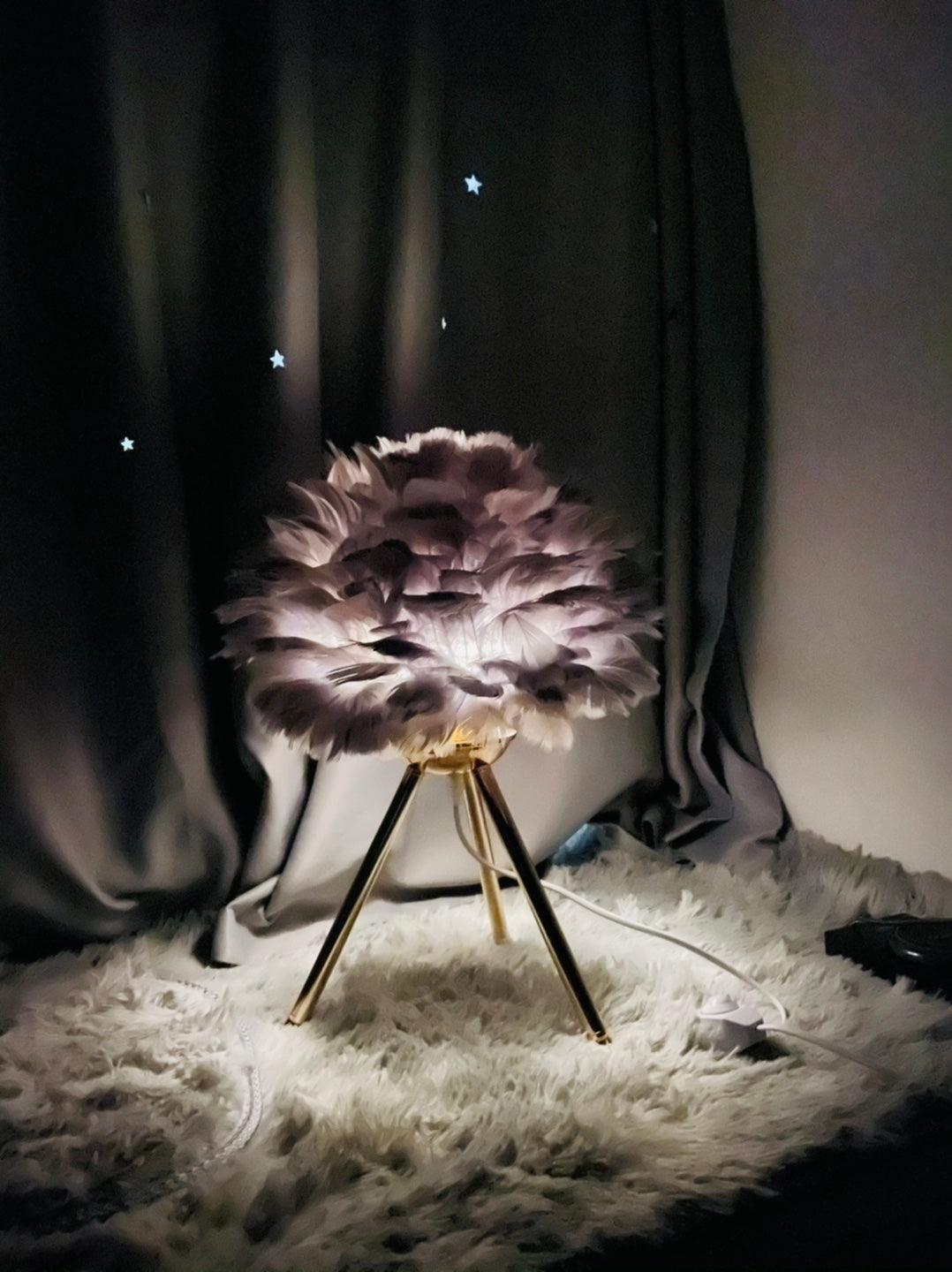 Nilo Feather Feminine Table Lamp - Neutral Decor