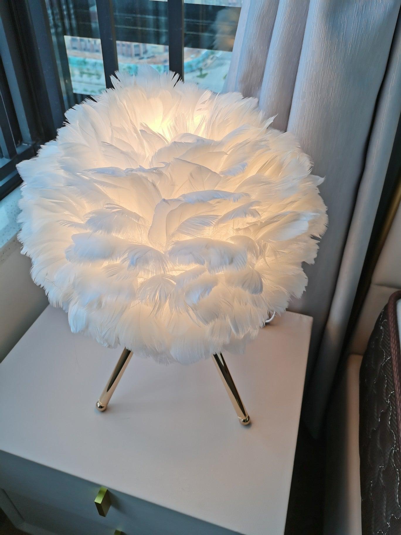 Nilo Feather Feminine Table Lamp - Neutral Decor