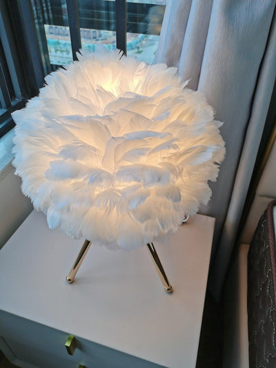 Nilo Feather Feminine Table Lamp - Neutral Decor
