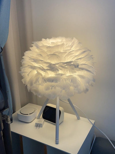 Nilo Feather Feminine Table Lamp - Neutral Decor