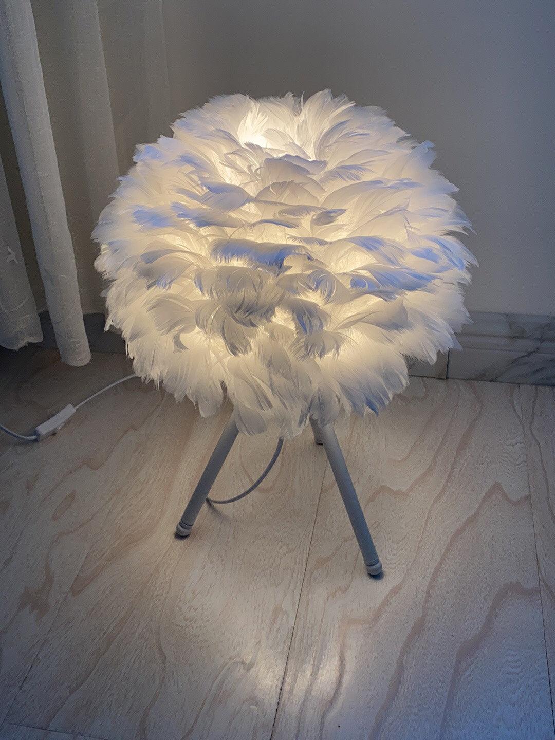Nilo Feather Feminine Table Lamp - Neutral Decor