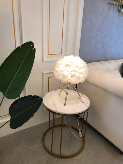 Nilo Feather Feminine Table Lamp - Neutral Decor