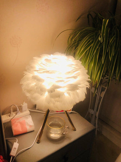 Nilo Feather Feminine Table Lamp - Neutral Decor