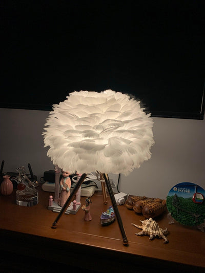 Nilo Feather Feminine Table Lamp - Neutral Decor
