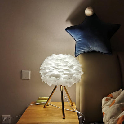 Nilo Feather Feminine Table Lamp - Neutral Decor