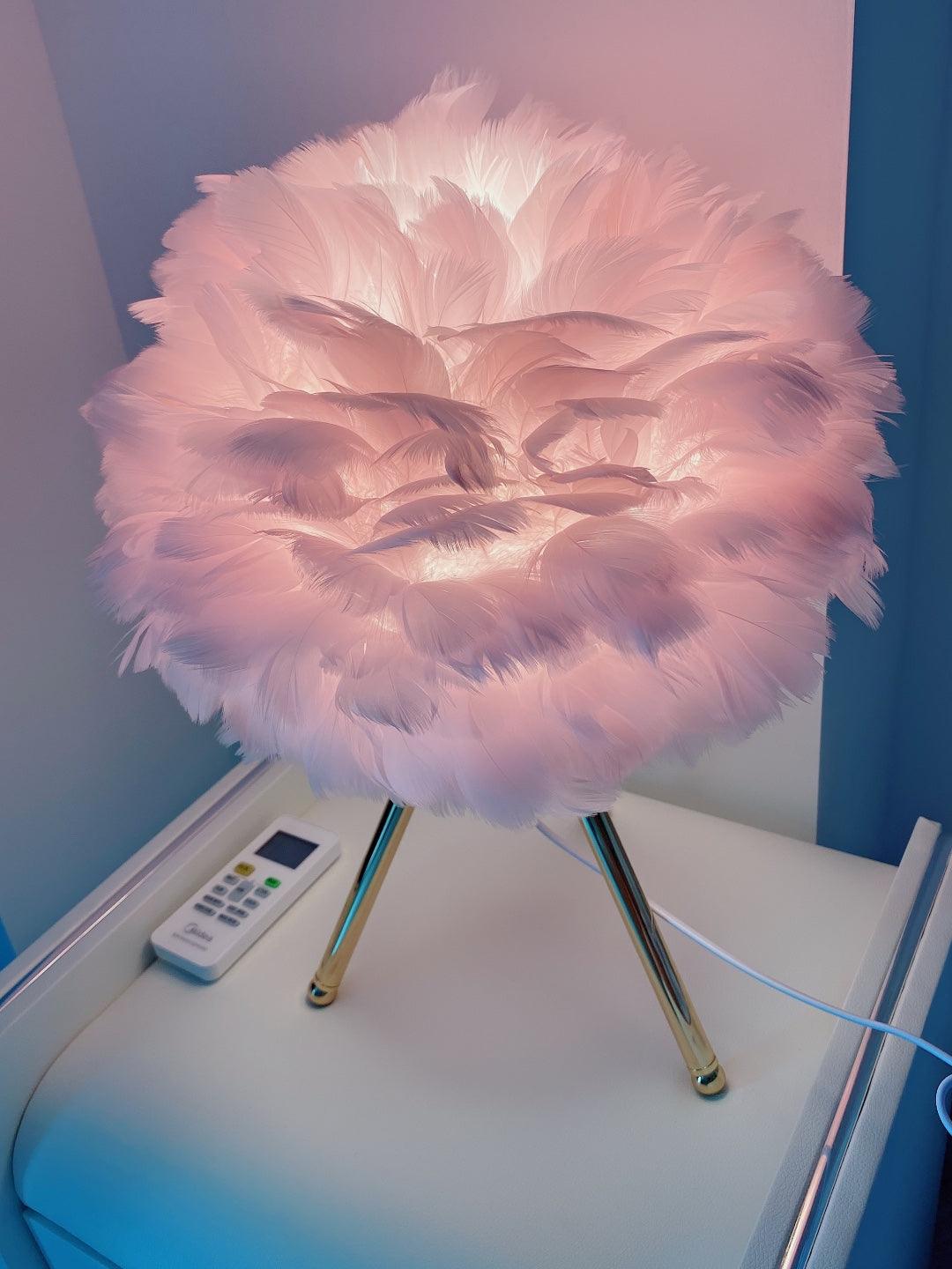 Nilo Feather Feminine Table Lamp - Neutral Decor