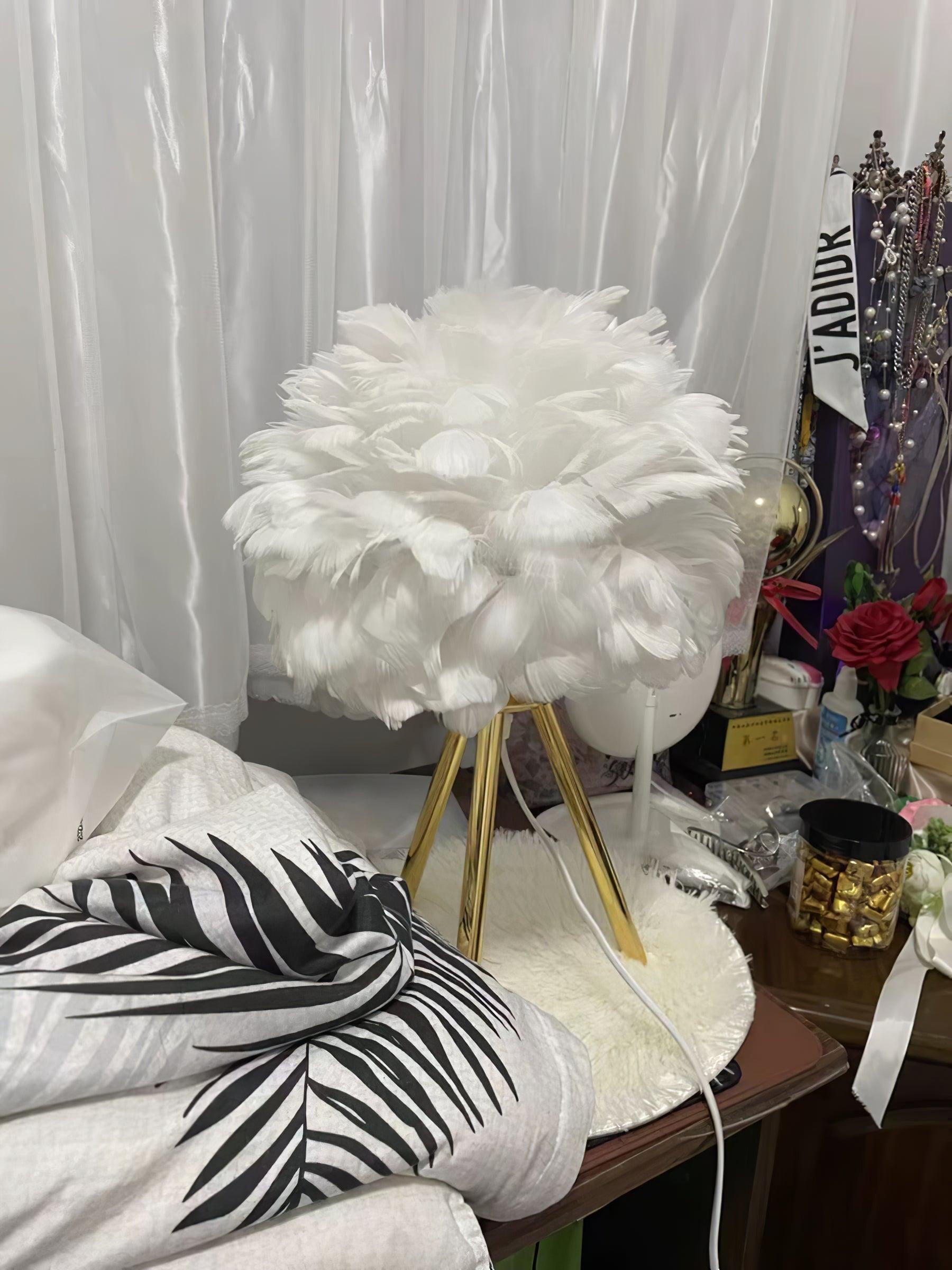 Nilo Feather Feminine Table Lamp - Neutral Decor