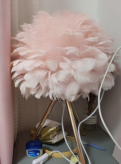 Nilo Feather Feminine Table Lamp - Neutral Decor