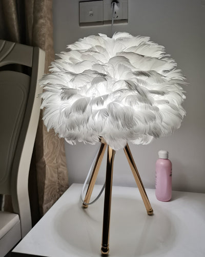 Nilo Feather Feminine Table Lamp - Neutral Decor