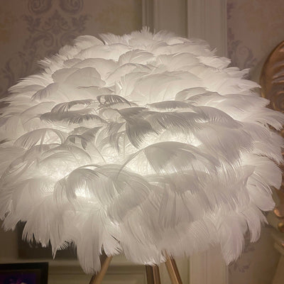 Nilo Feather Feminine Table Lamp - Neutral Decor