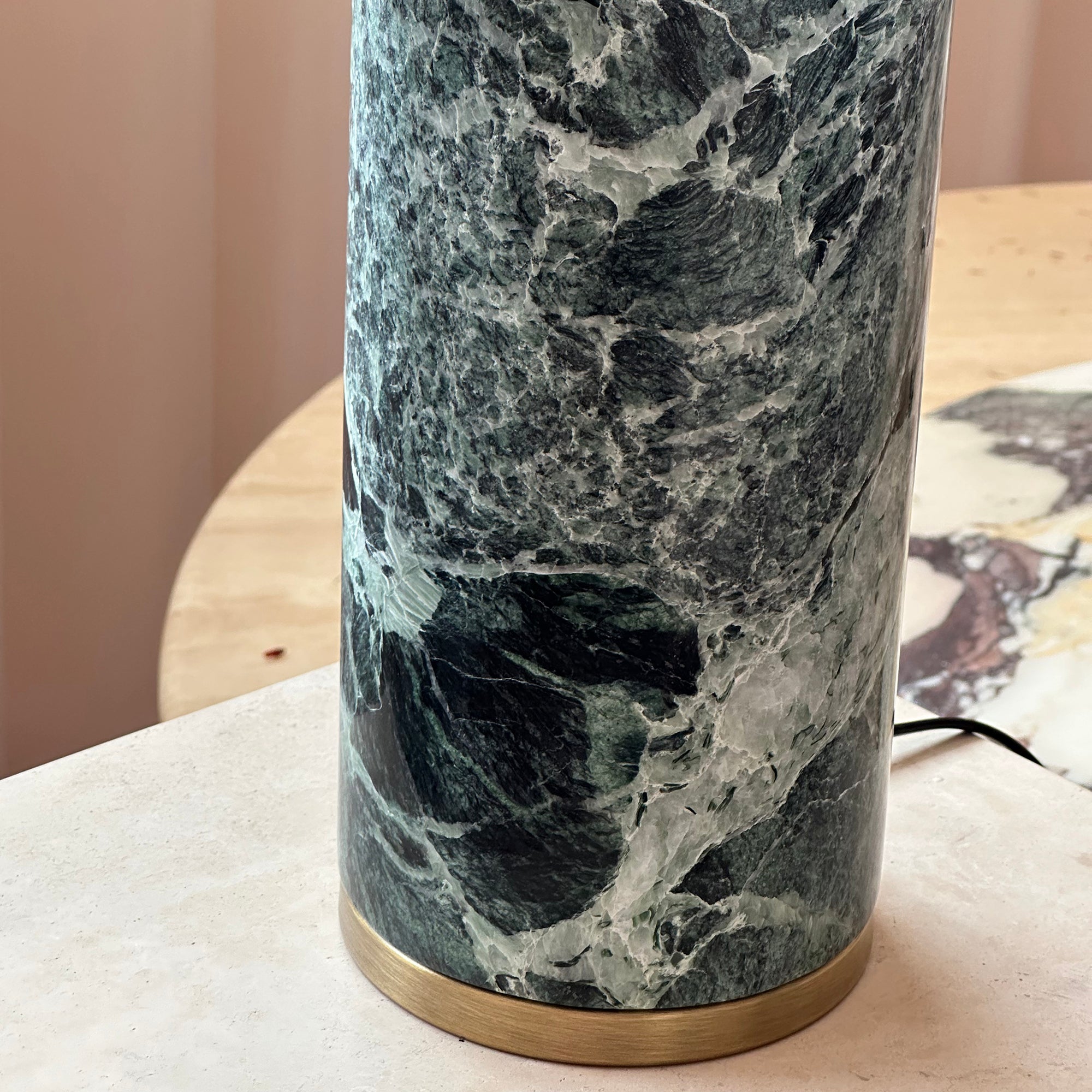 Avenanette Table Lamp