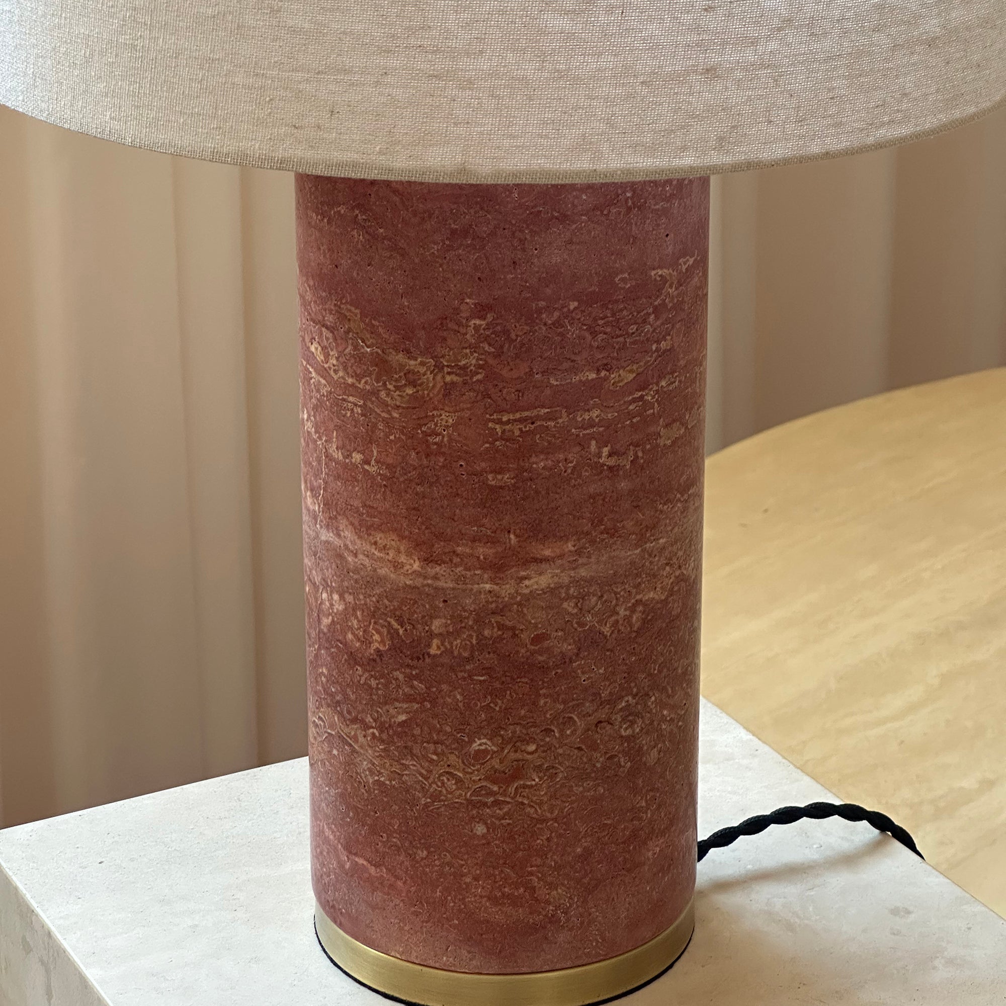Avenanette Table Lamp