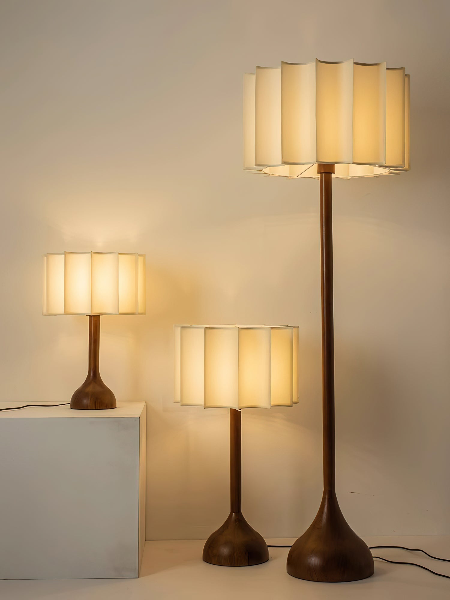 Livenq Wood Fabric Retro Table Lamp