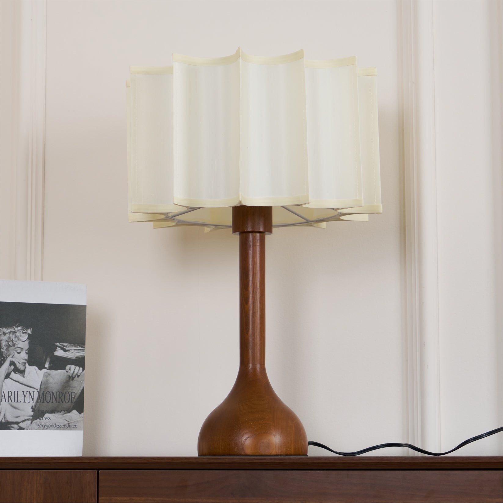 Livenq Wood Fabric Retro Table Lamp