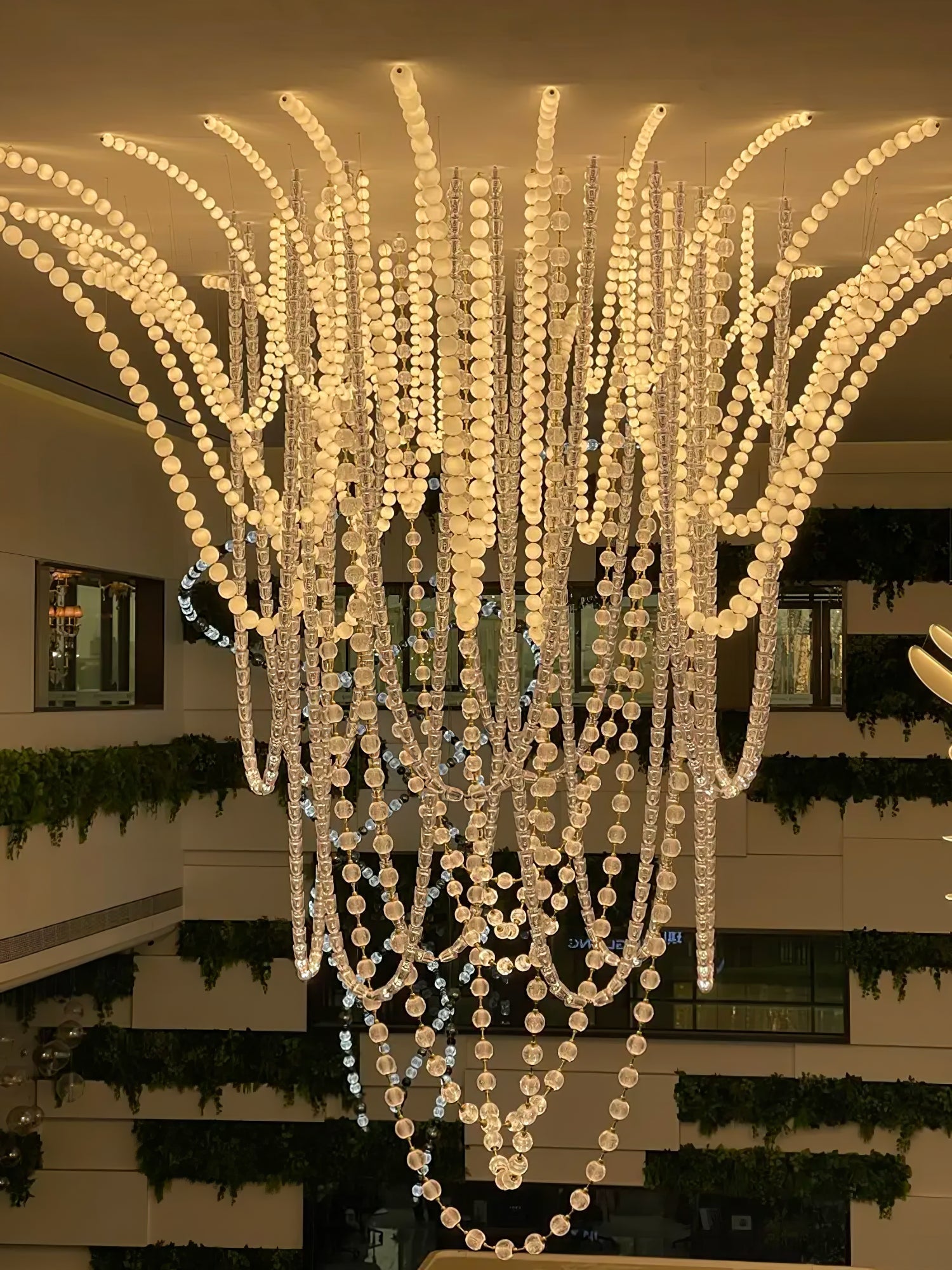 Zalvarin Brass Sputnik Chandelier - Neutral Decor