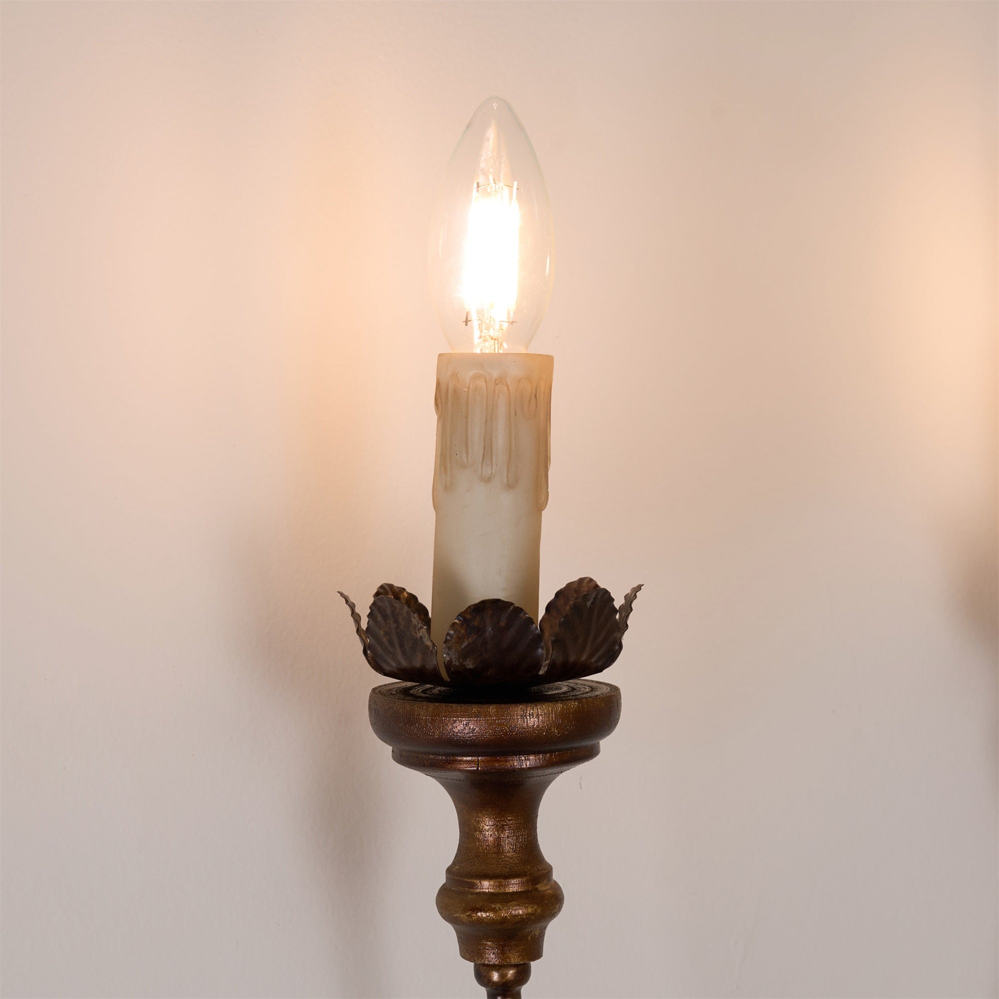 Avelaris Wall Lamp