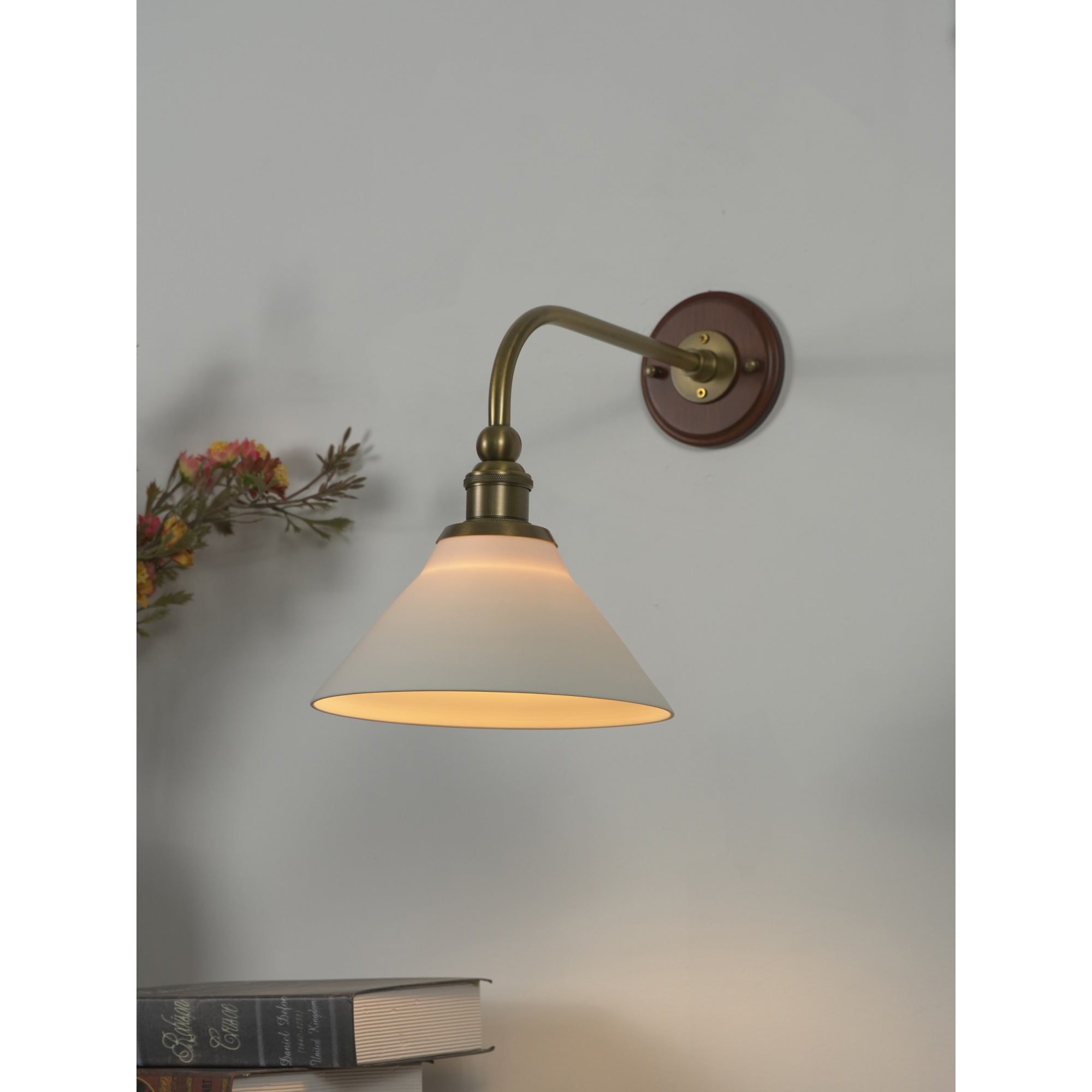 Liorivenne Wall Lamp
