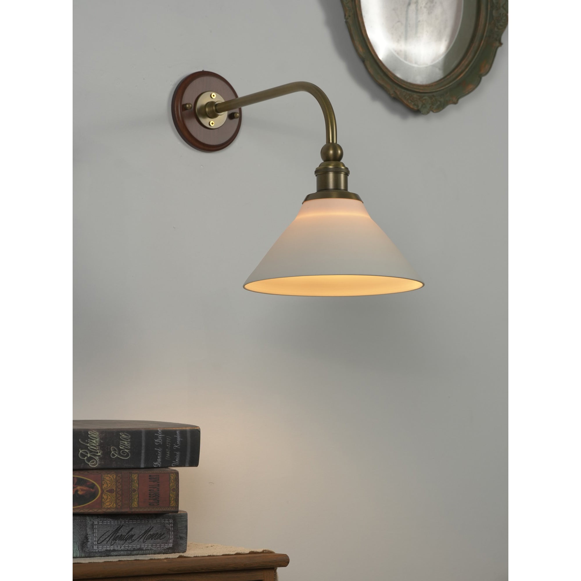 Liorivenne Wall Lamp