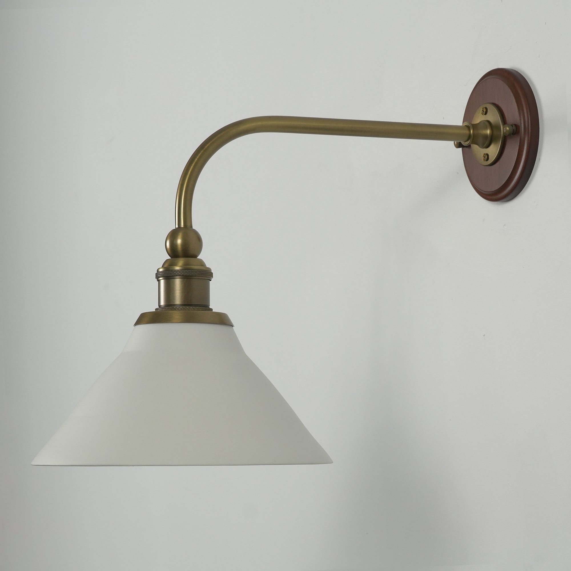 Liorivenne Wall Lamp