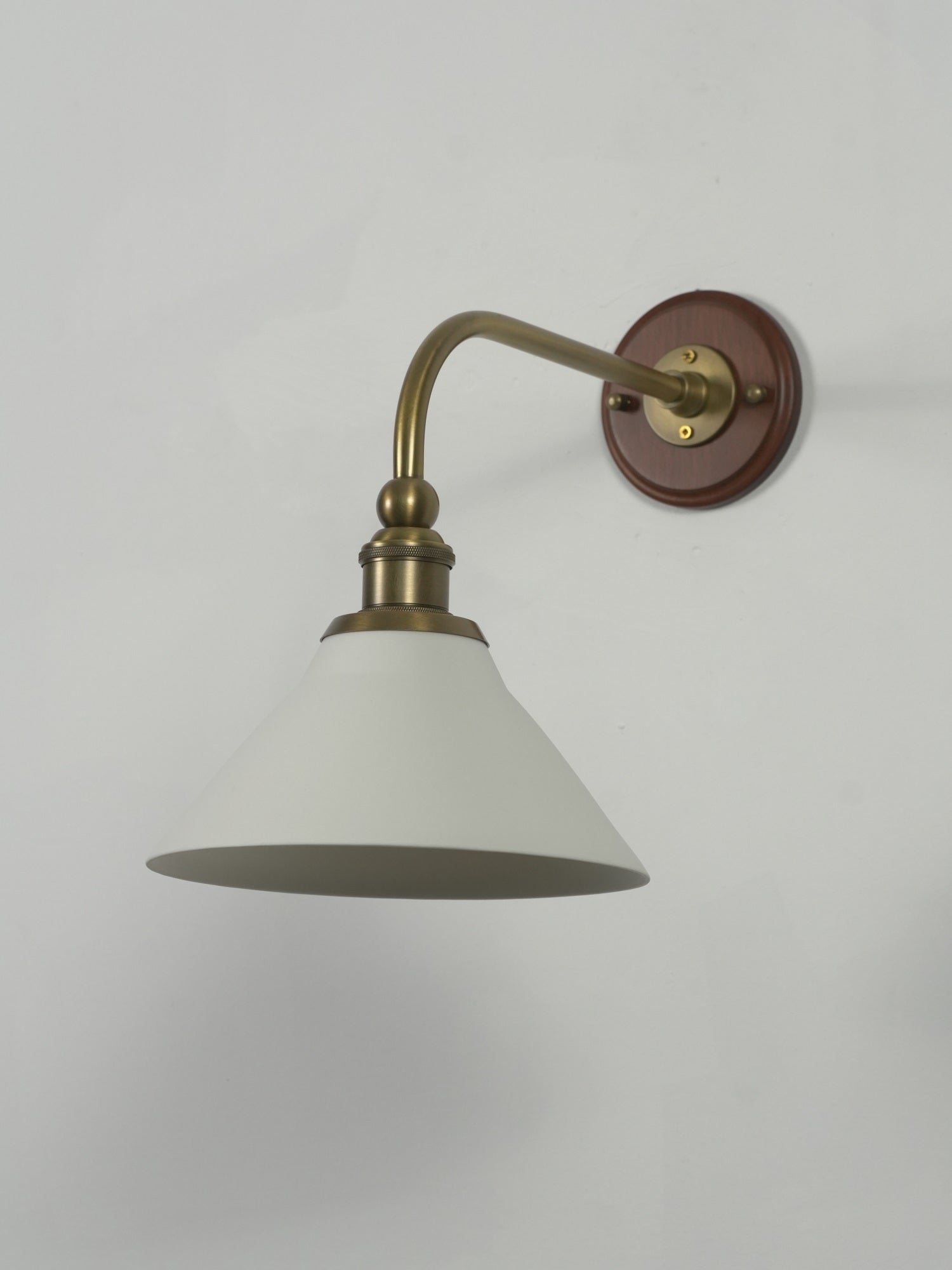 Liorivenne Wall Lamp