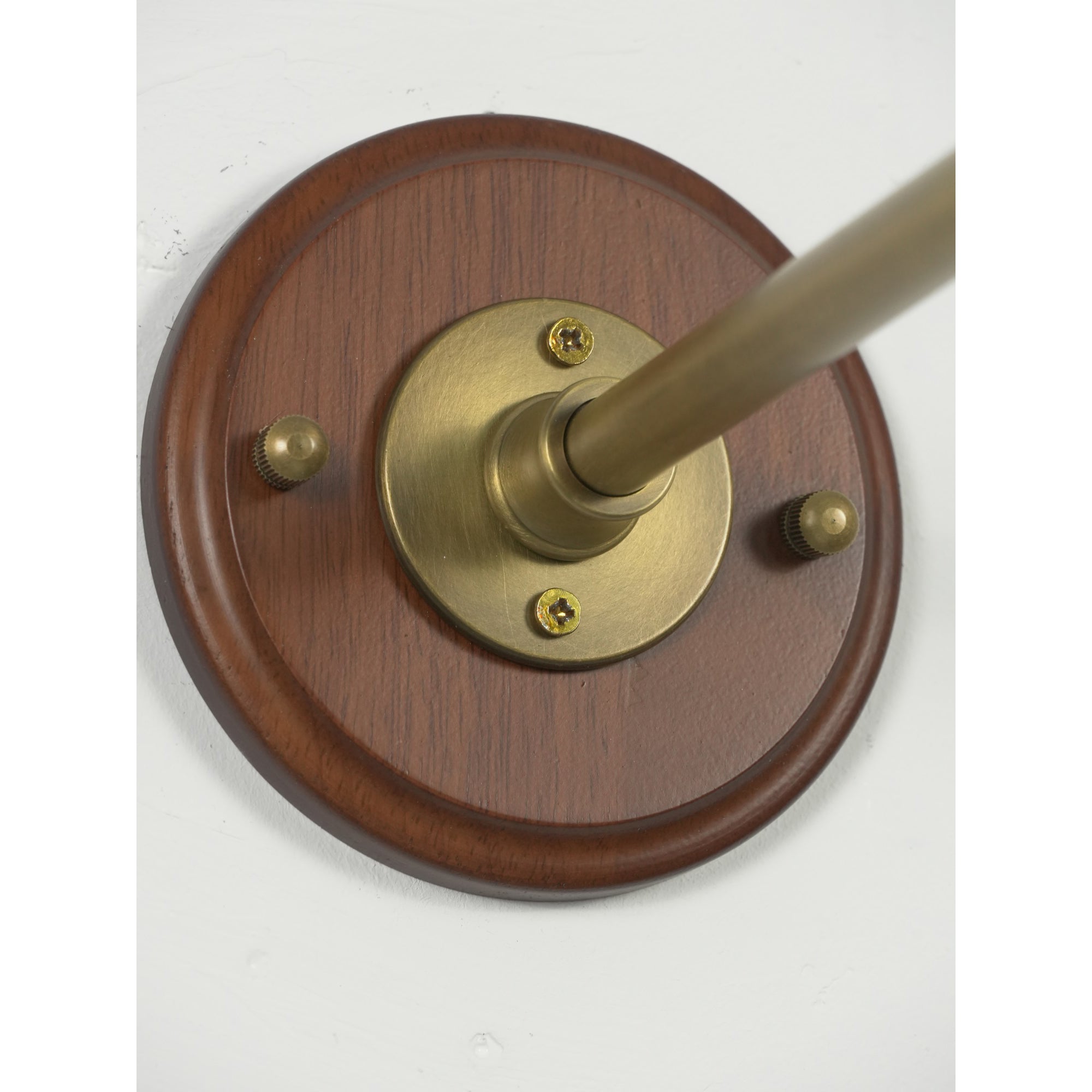 Liorivenne Wall Lamp