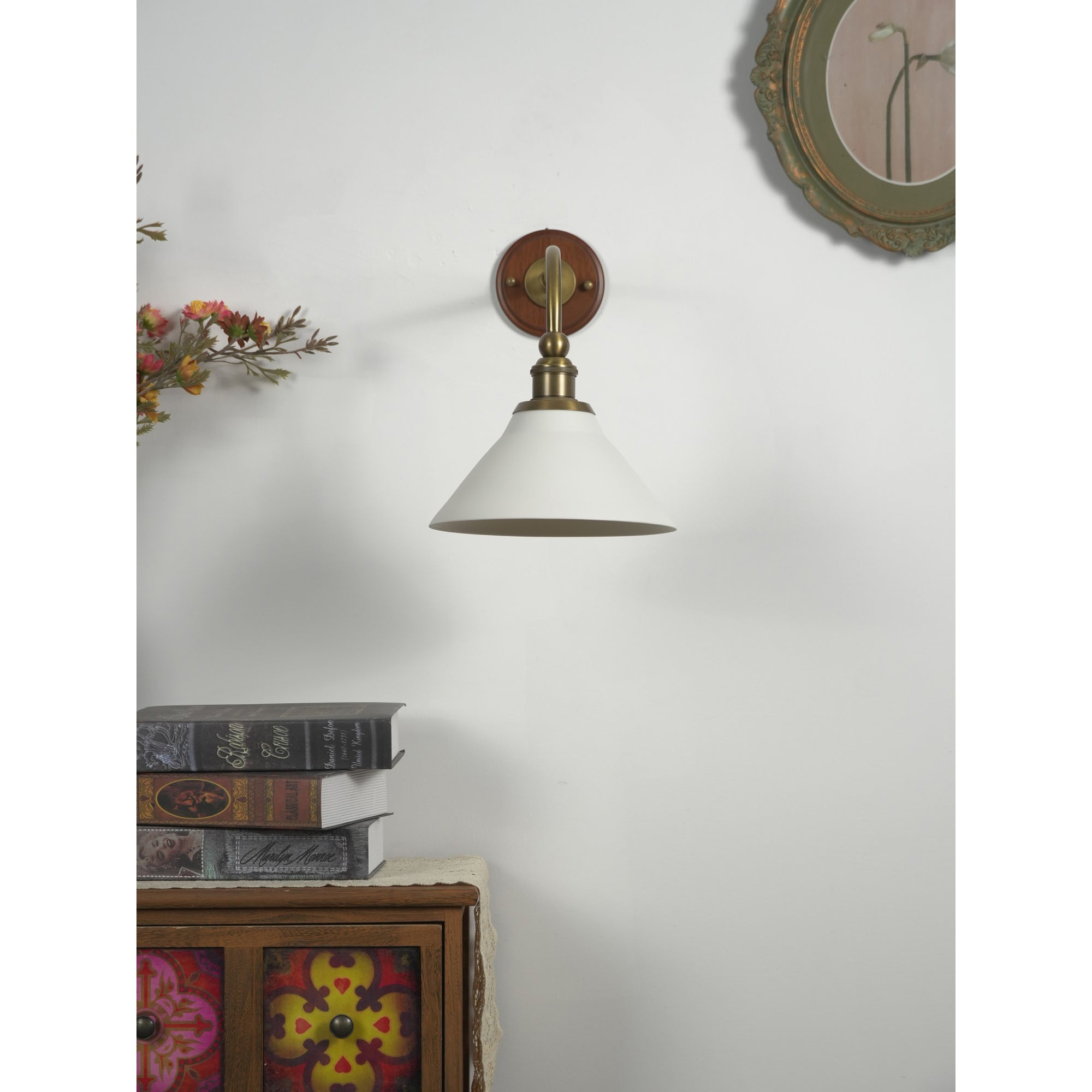Liorivenne Wall Lamp