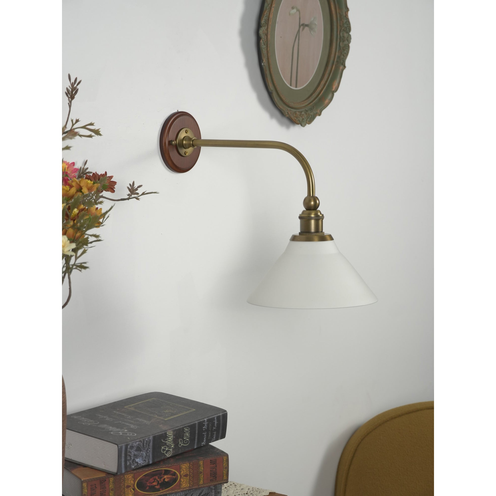 Liorivenne Wall Lamp