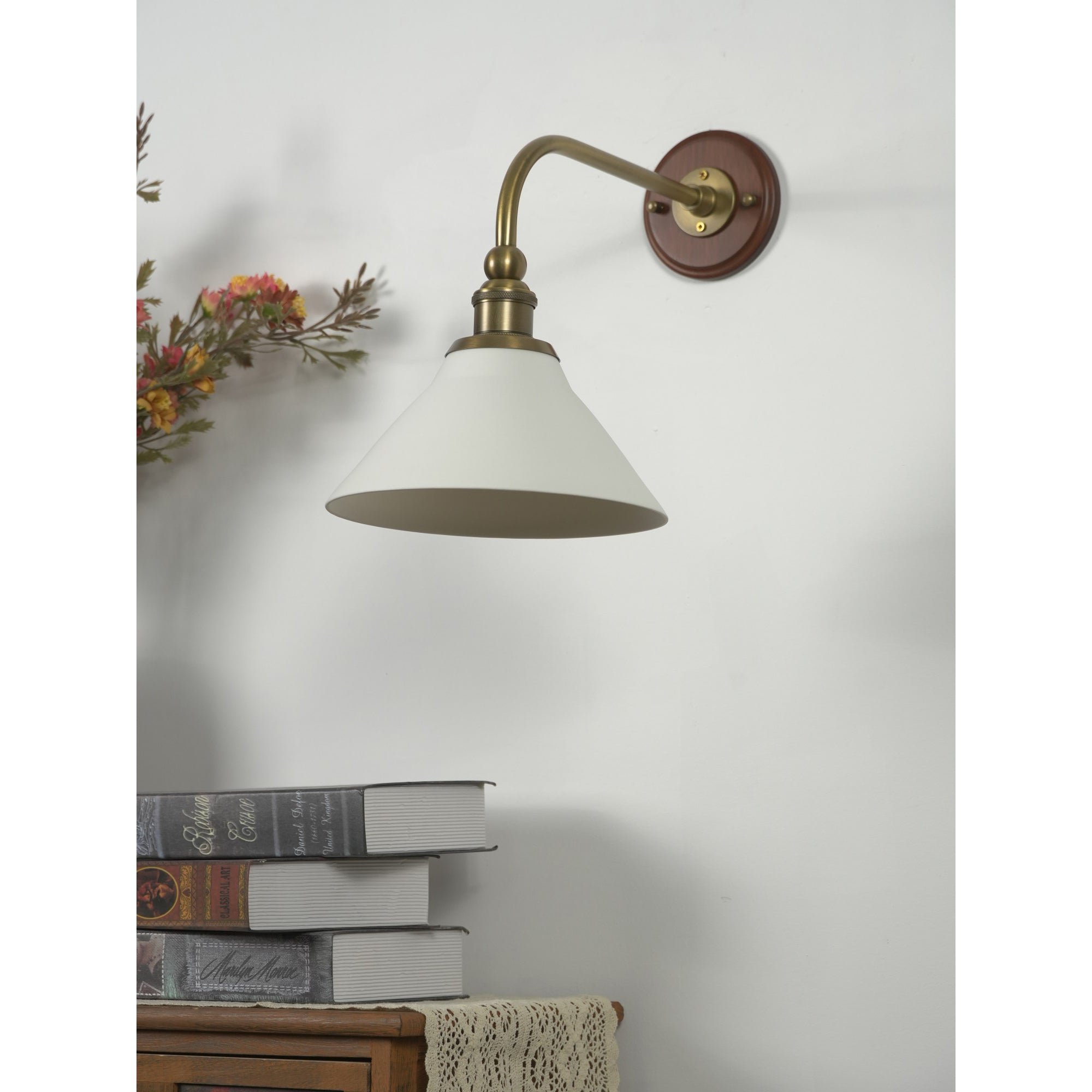 Liorivenne Wall Lamp