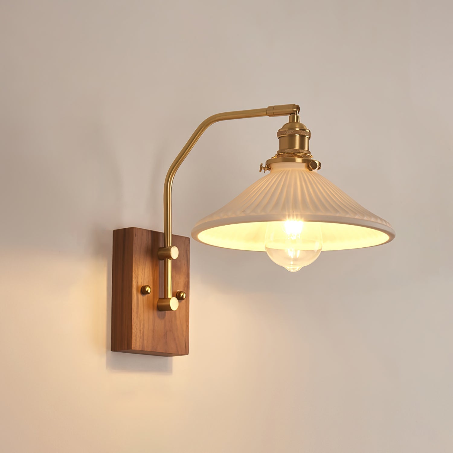 Umeris Elegance Vintage Walnut Wall Lamp