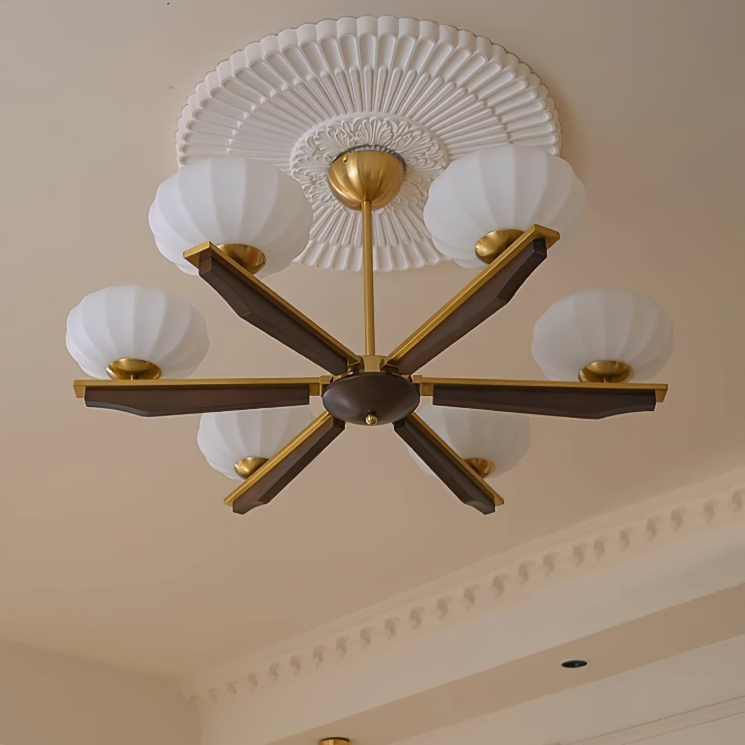 Uzoror Traditional Elegance Vintage Wood Chandelier