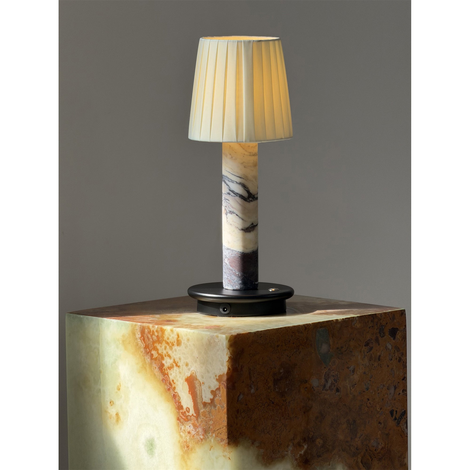 Viraerira Table Lamp