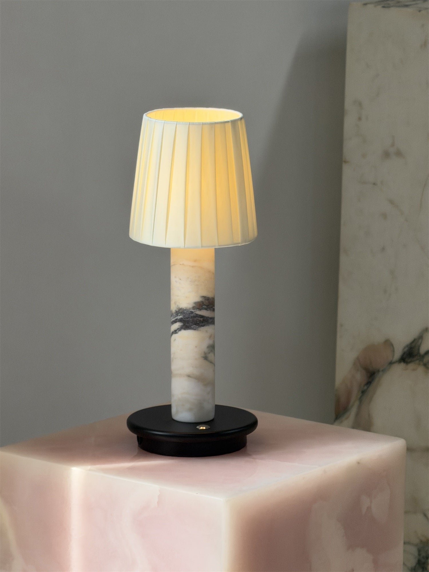 Viraerira Table Lamp