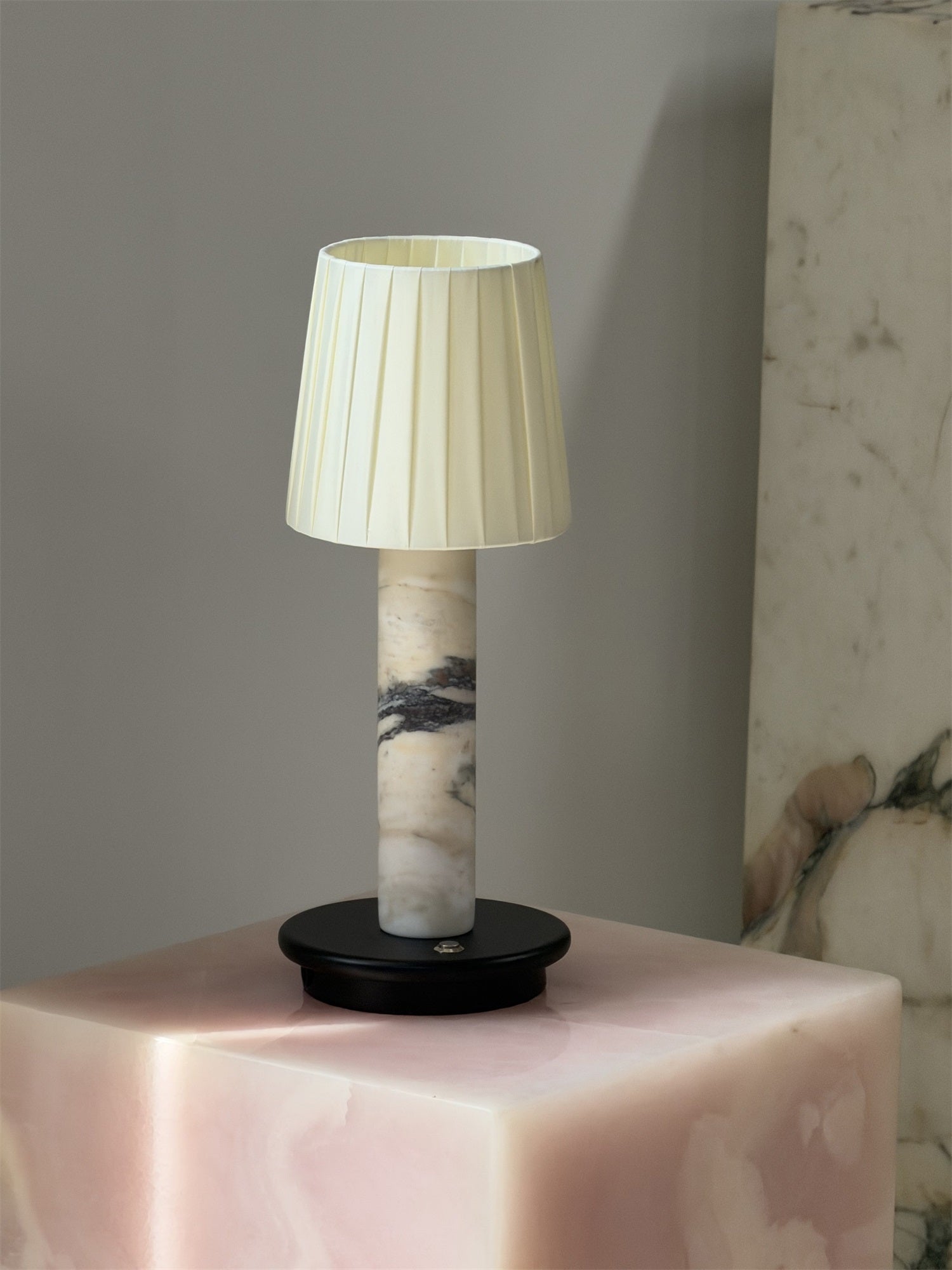 Viraerira Table Lamp