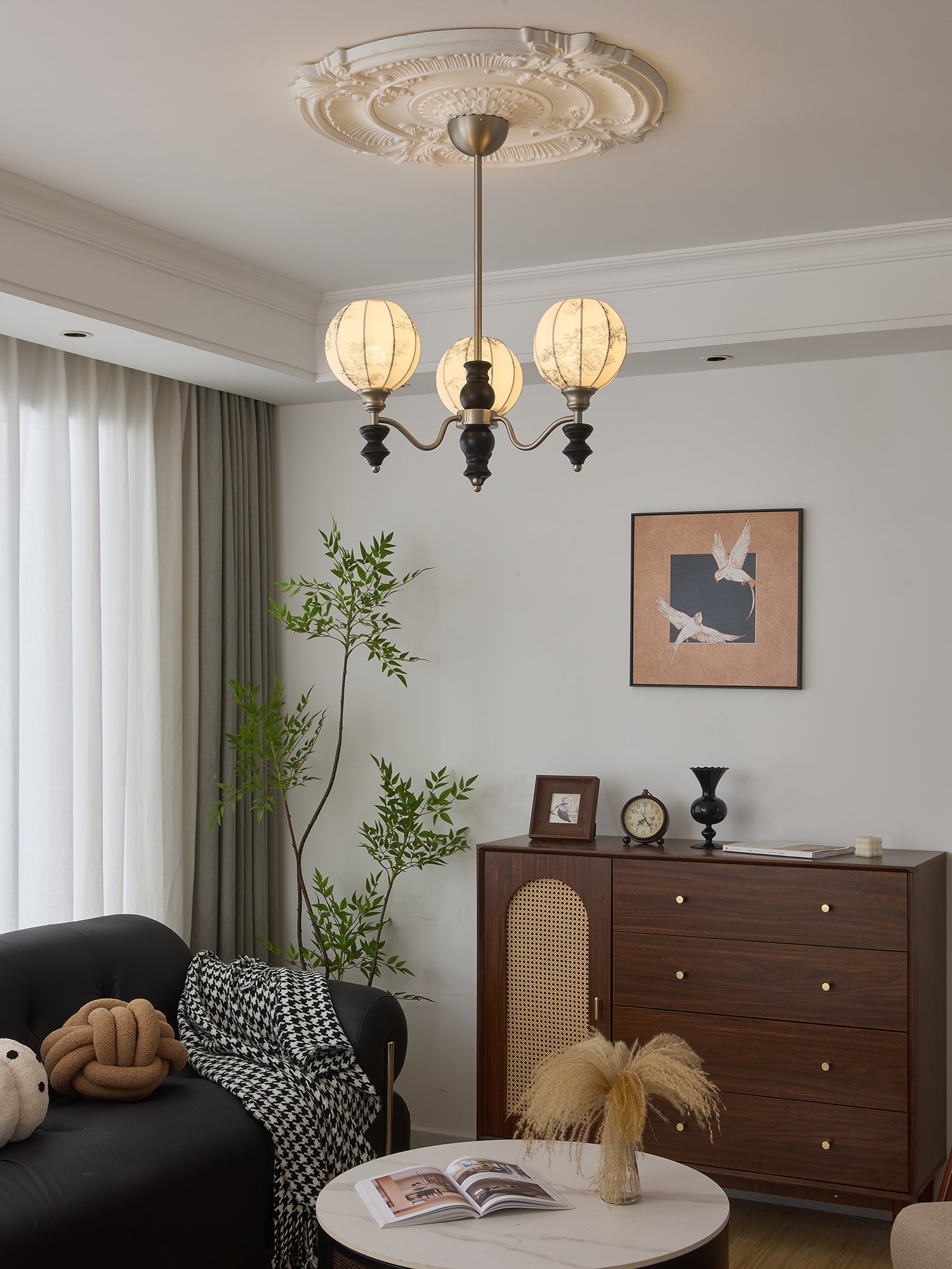 Osilan Traditional Elegance Vintage Wood Chandelier