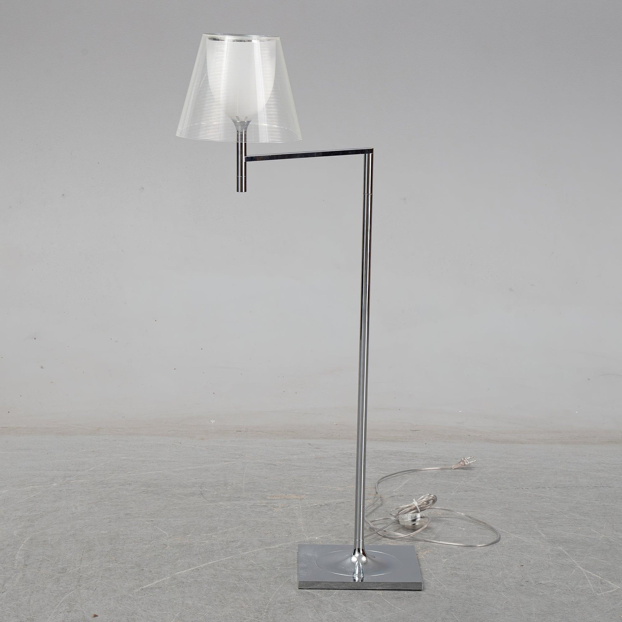 Aquris Minimalist Floor Lamp