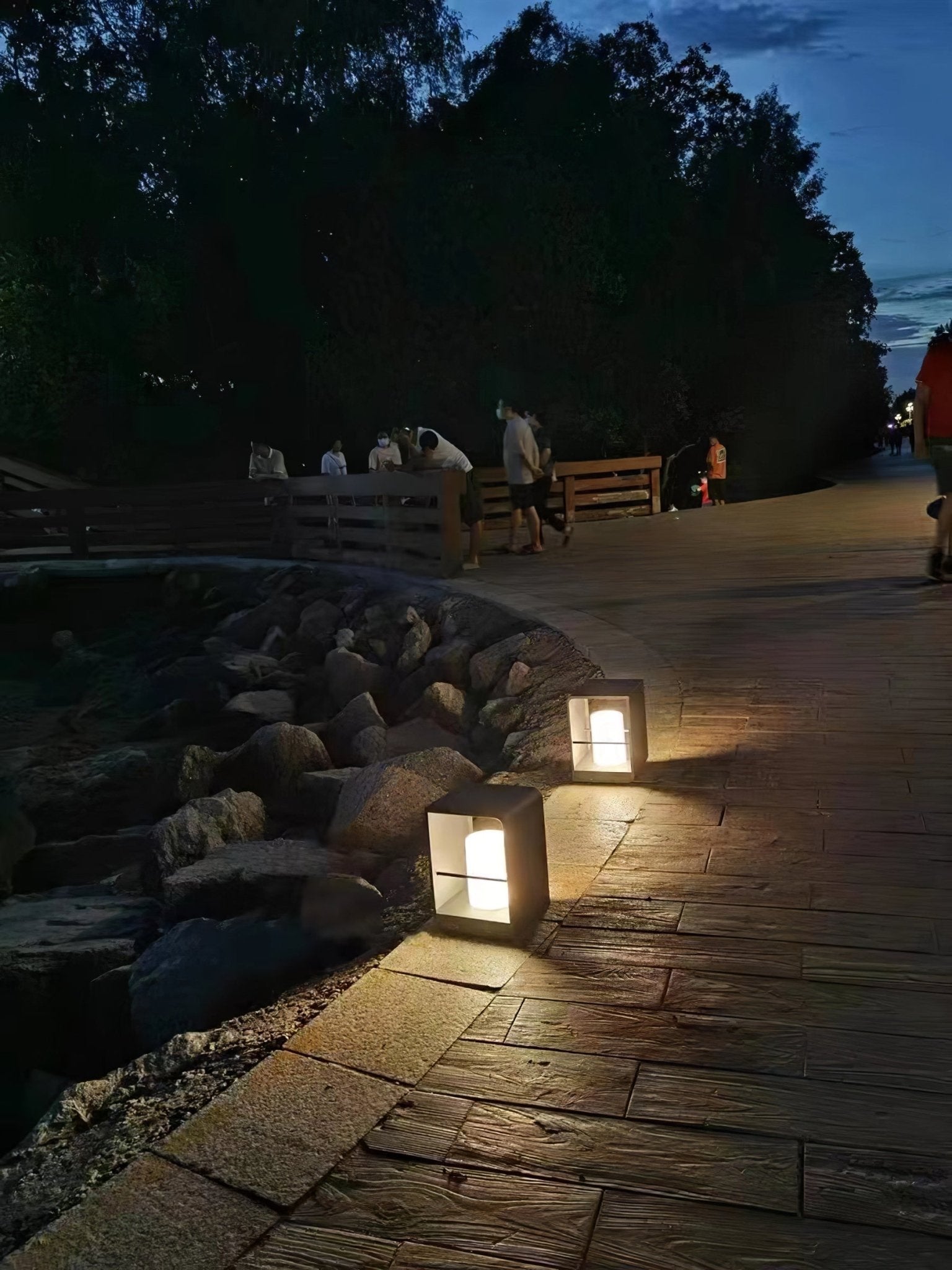 Reninian Minimalist Outdoor Light