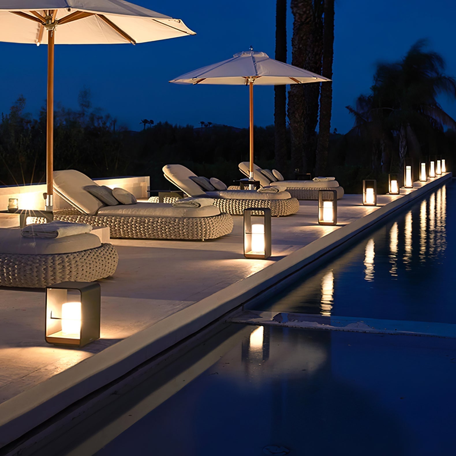 Reninian Minimalist Outdoor Light