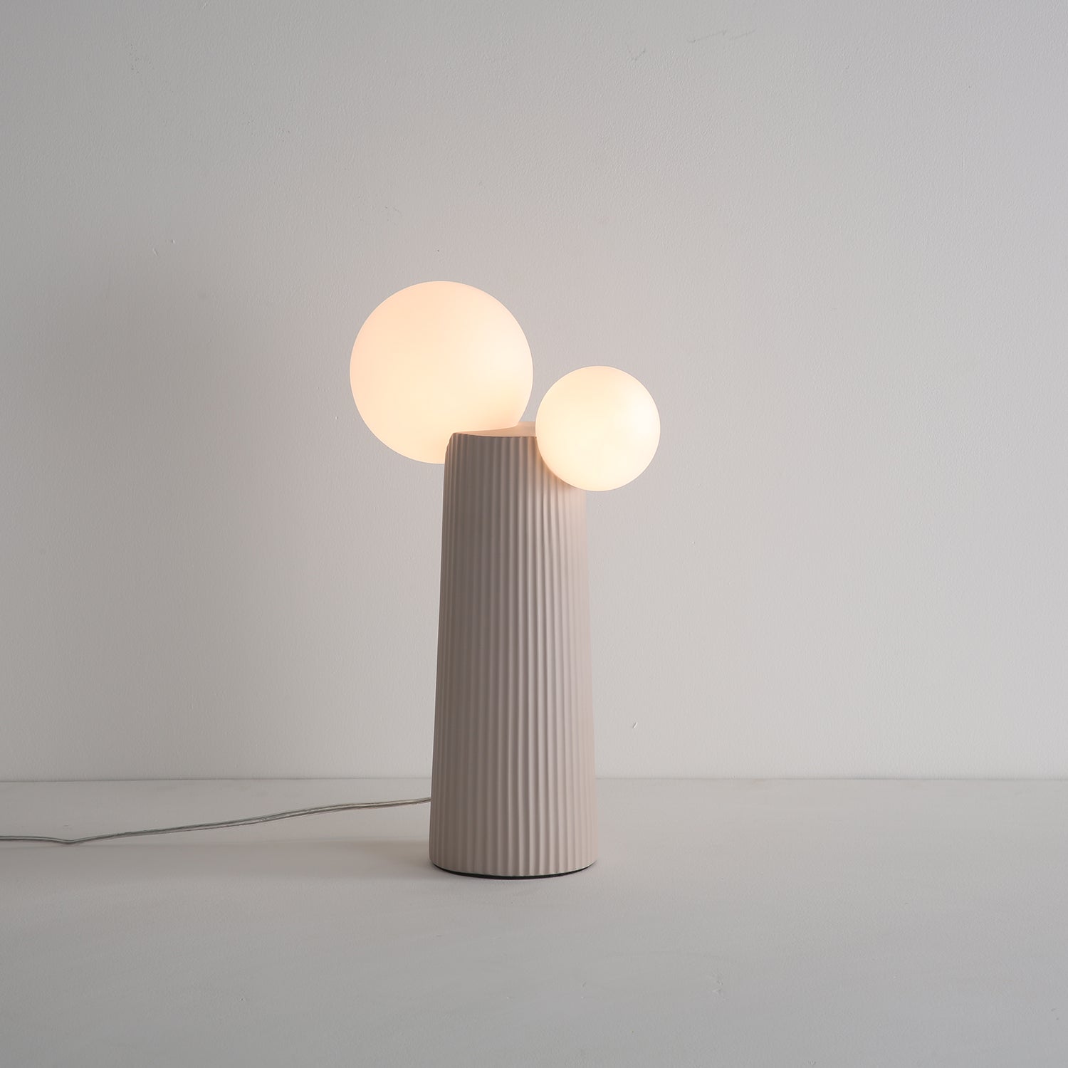 Miruine Land Table Lamp