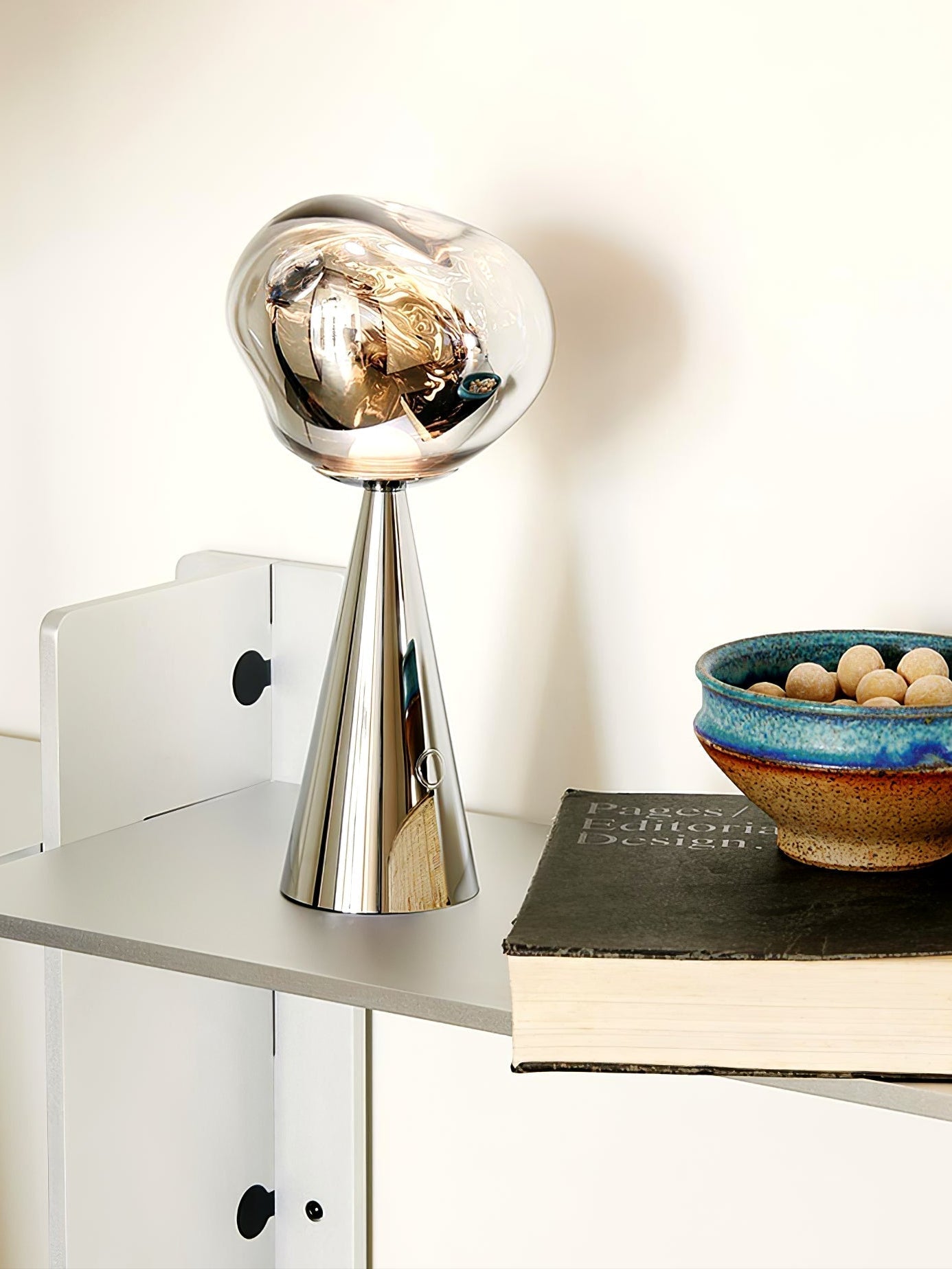 Dimza Modern Table Lamp