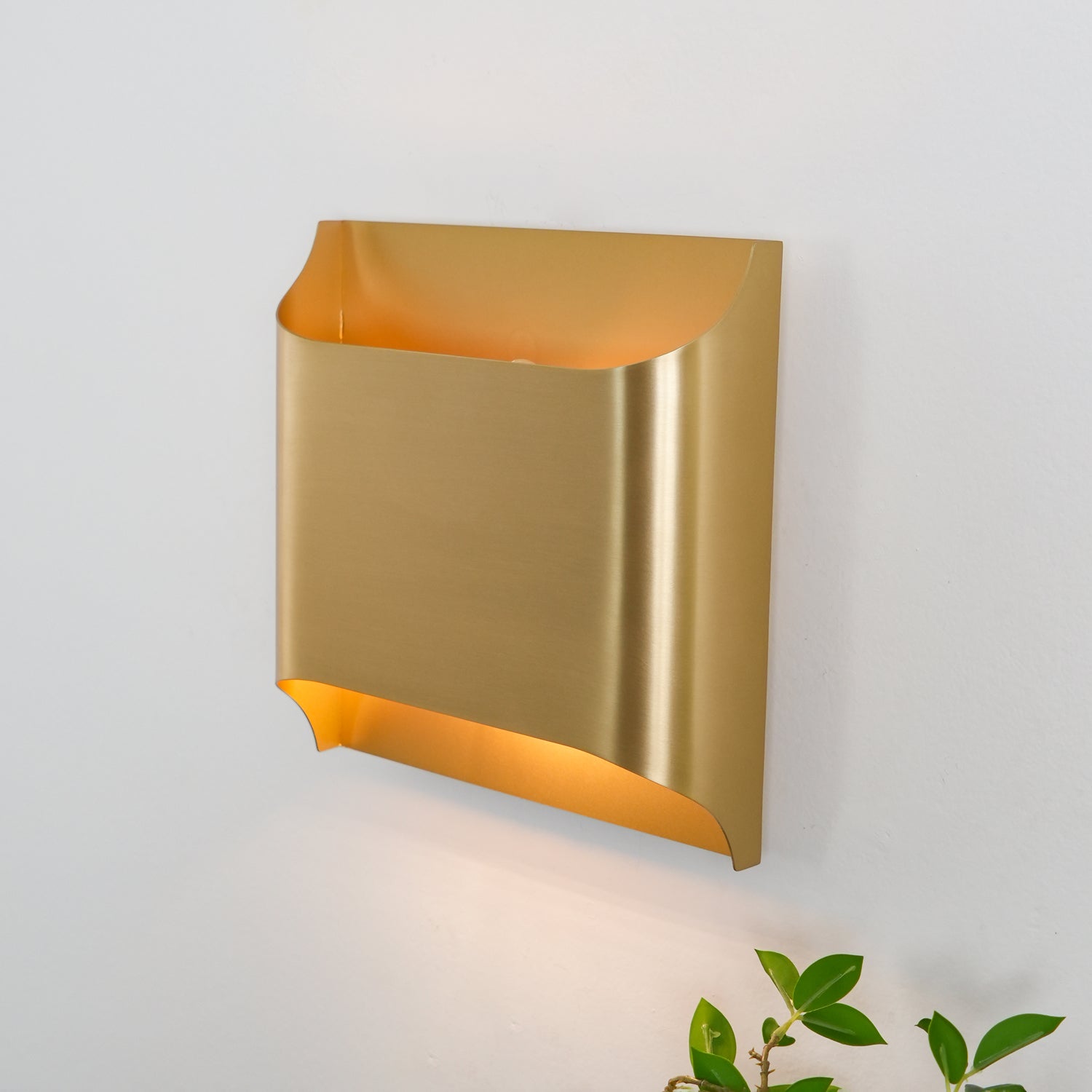 Hardy Nordic Art Brass Wall Lamp