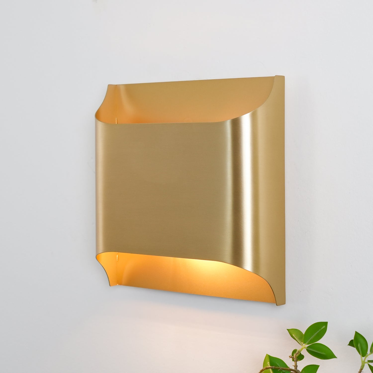 Hardy Nordic Art Brass Wall Lamp