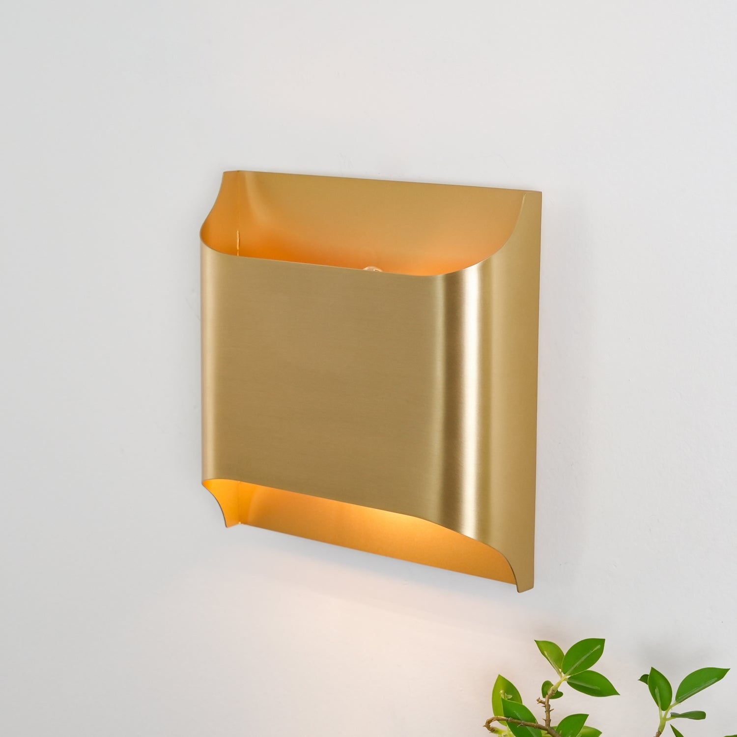 Hardy Nordic Art Brass Wall Lamp