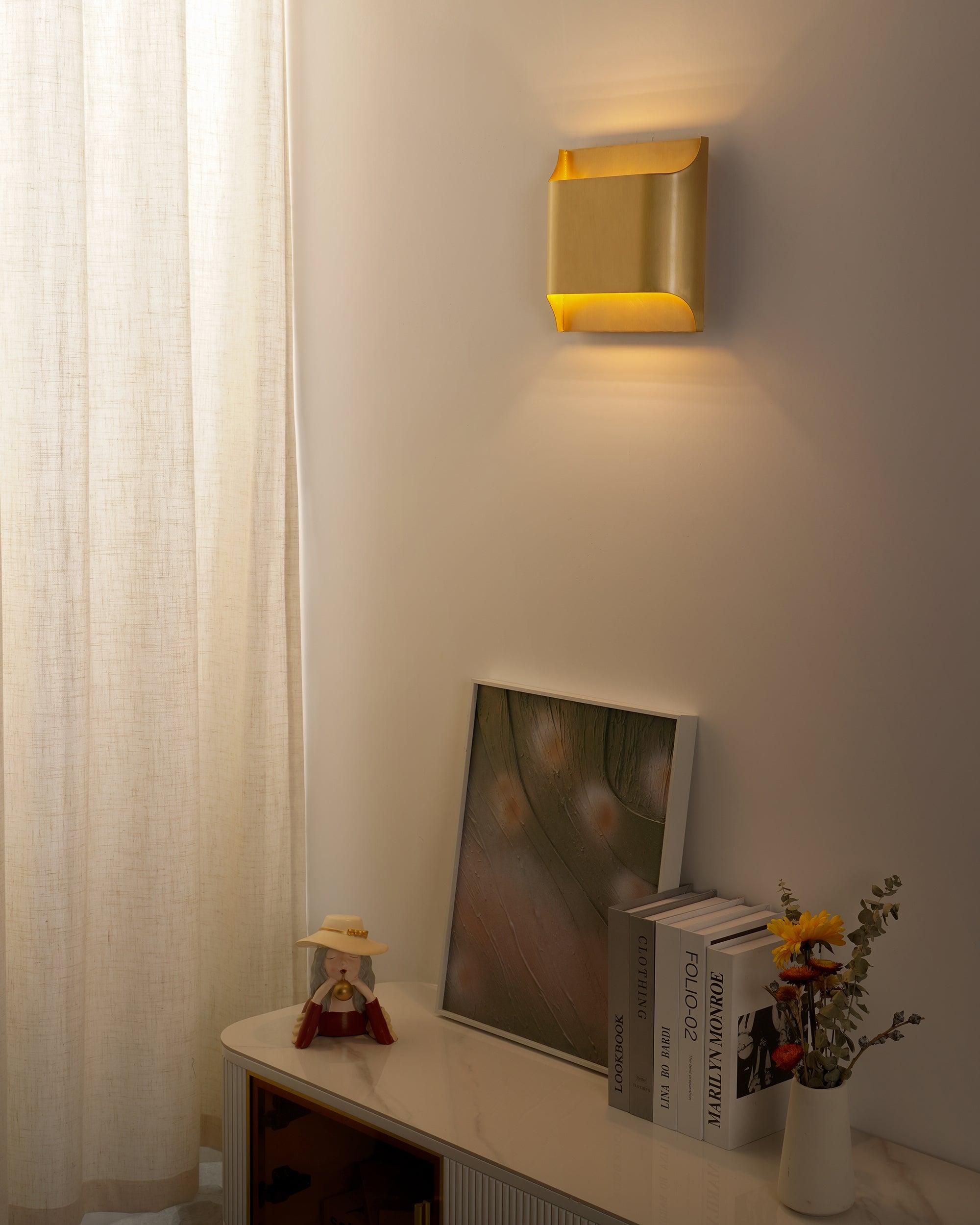 Hardy Nordic Art Brass Wall Lamp
