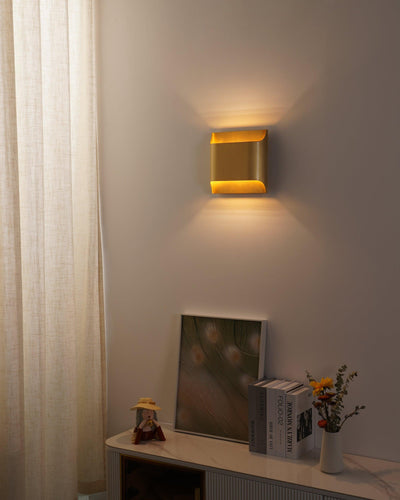 Hardy Nordic Art Brass Wall Lamp
