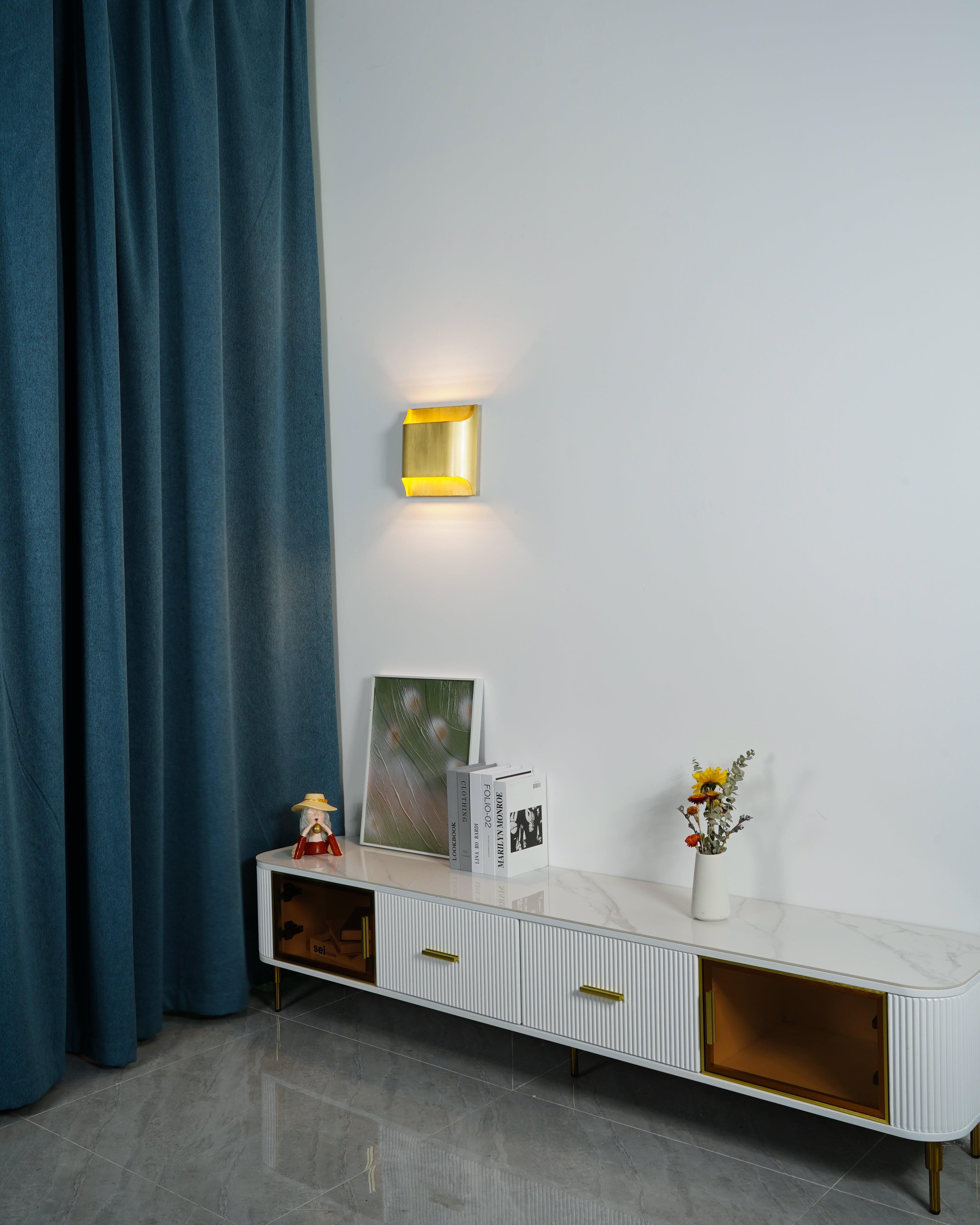 Hardy Nordic Art Brass Wall Lamp
