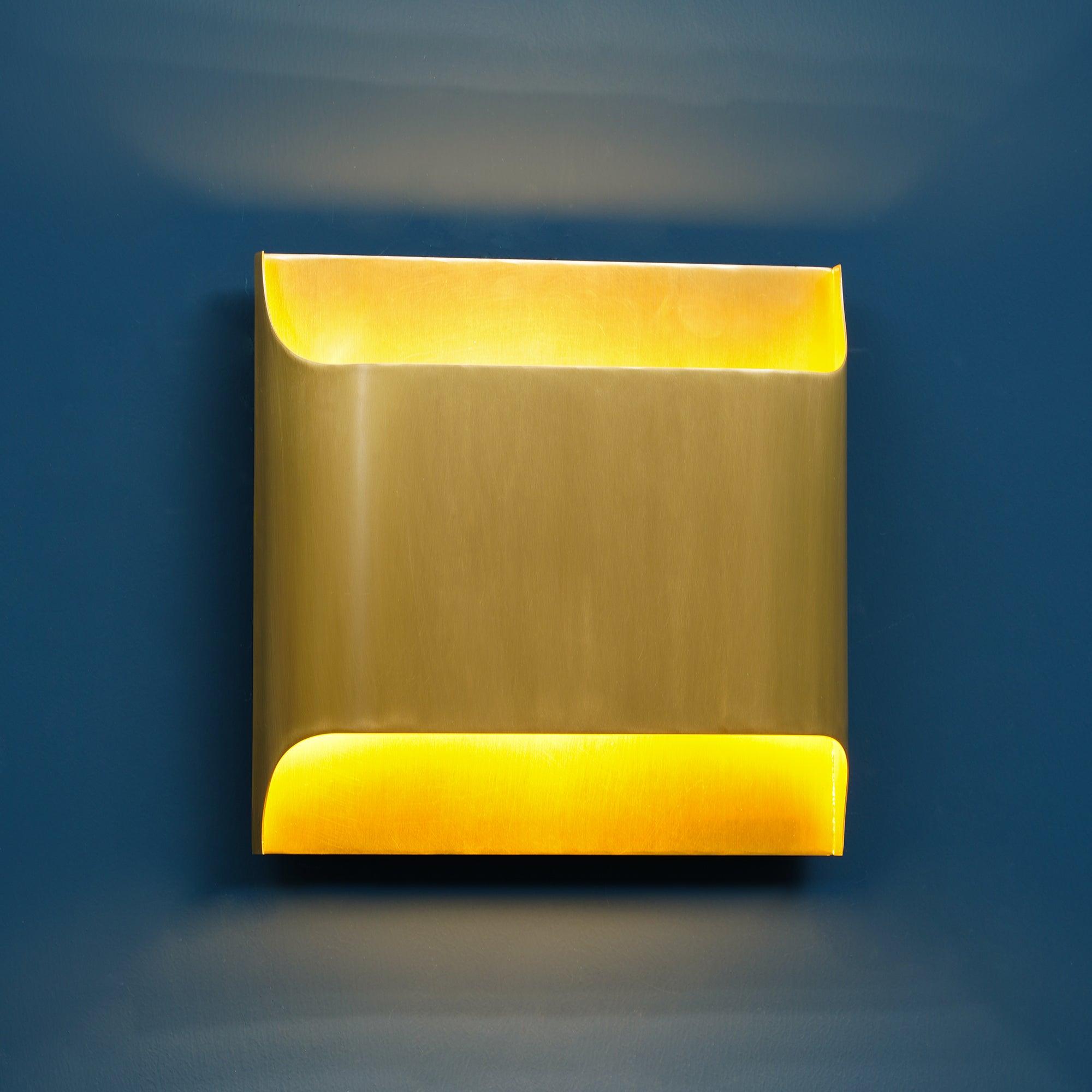 Hardy Nordic Art Brass Wall Lamp