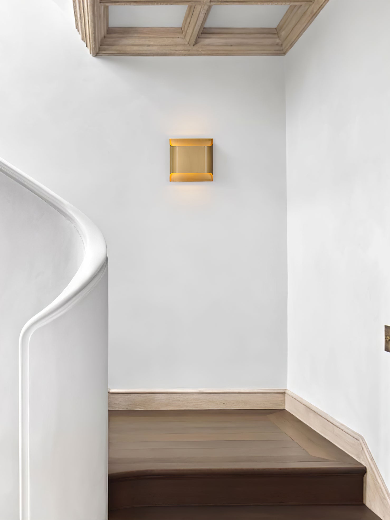 Hardy Nordic Art Brass Wall Lamp