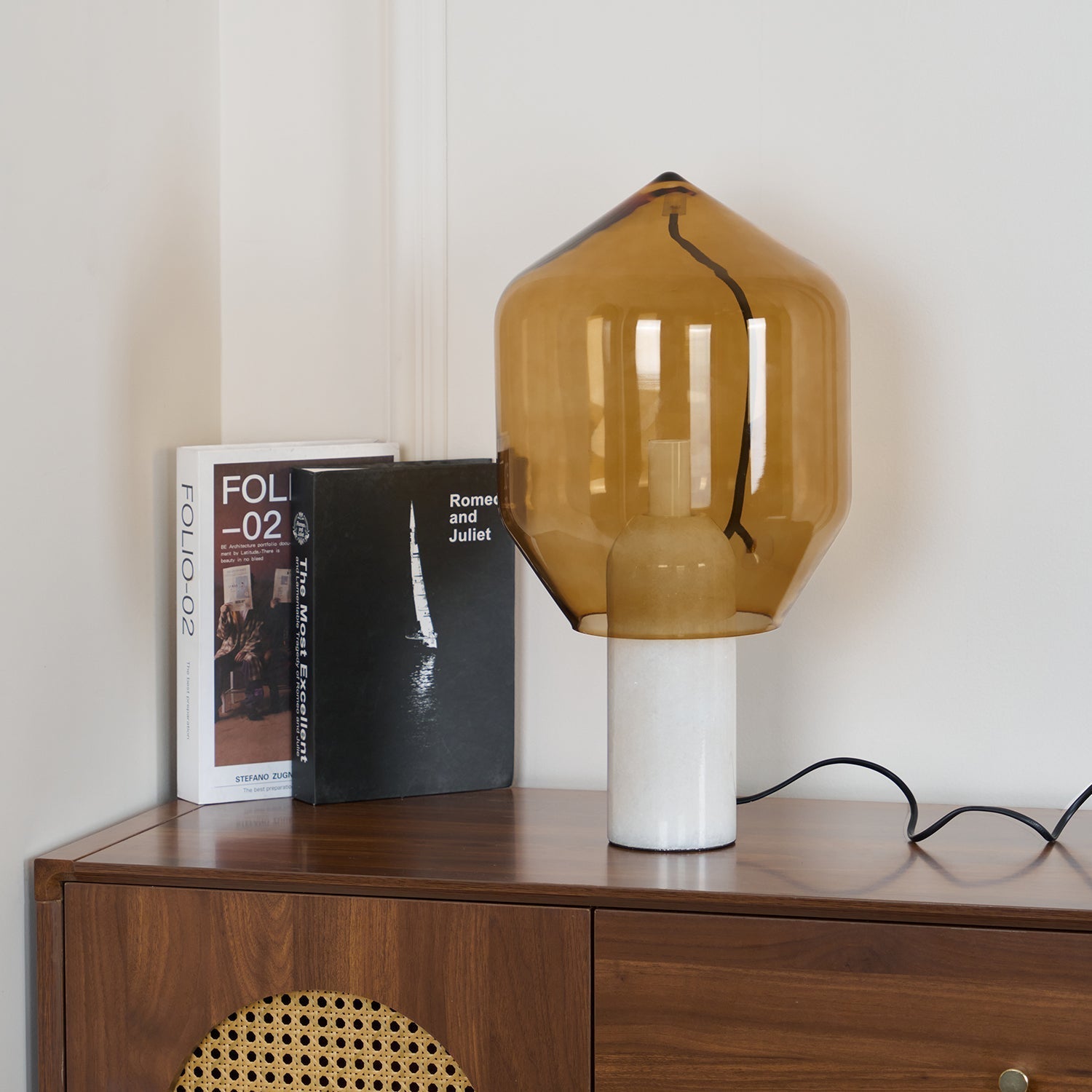 Vihls Modern Marble Table Lamp