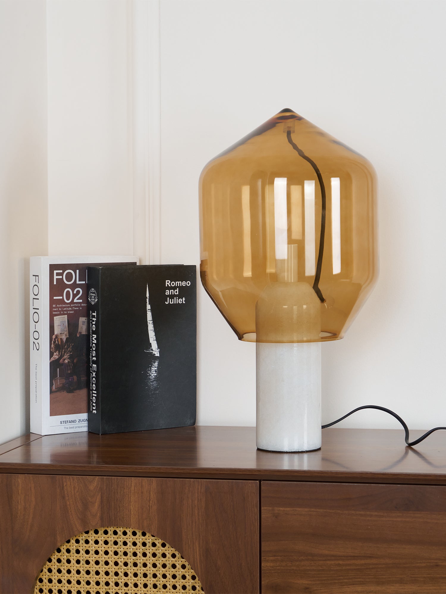 Vihls Modern Marble Table Lamp