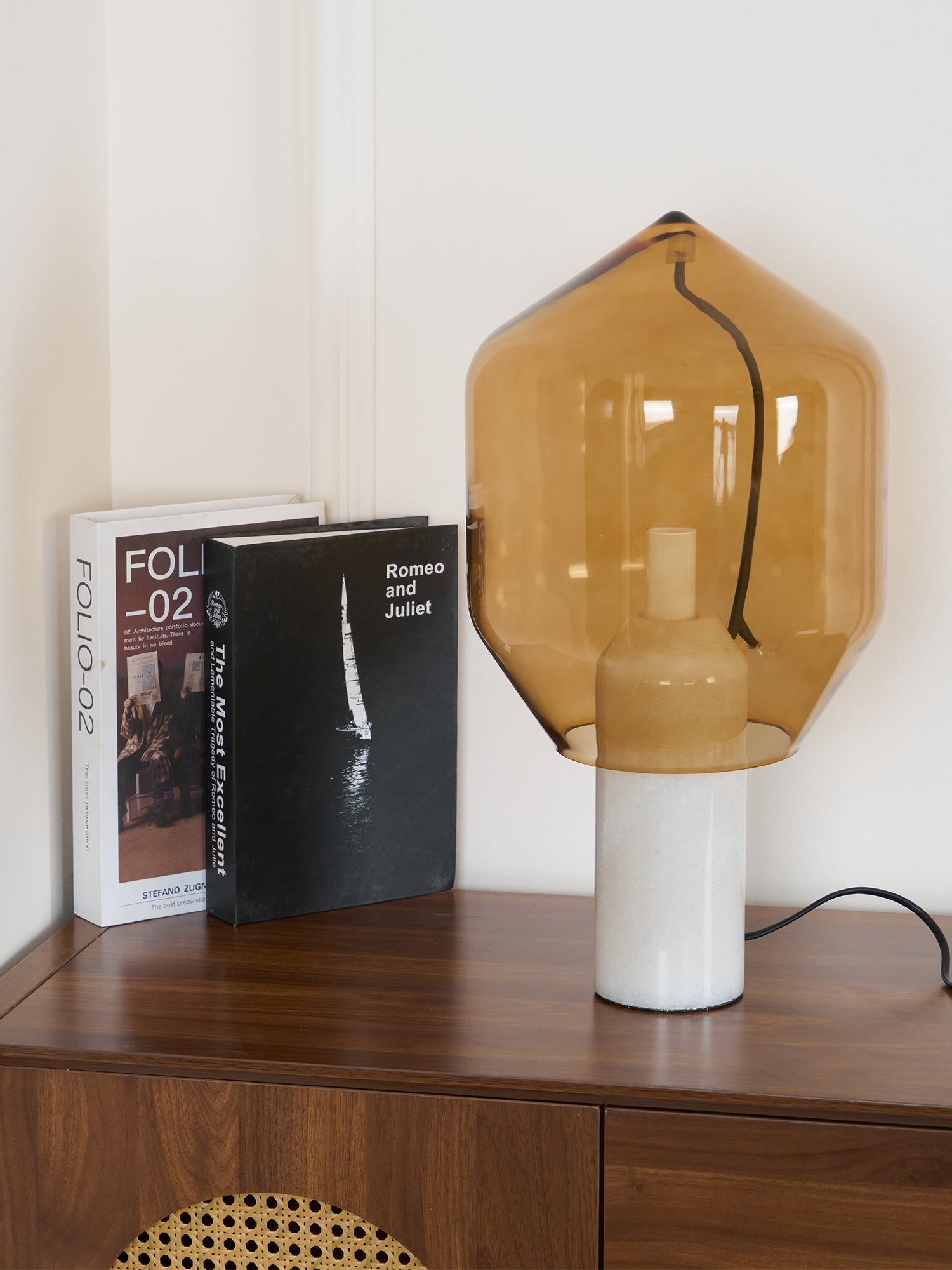 Vihls Modern Marble Table Lamp